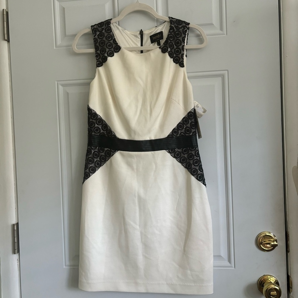 ❤️2/$15 or 3/$21❤️ NWT Laundry by Shelli Segal Ivory/Black Lace Dress, Size 6 - Picture 2 of 13
